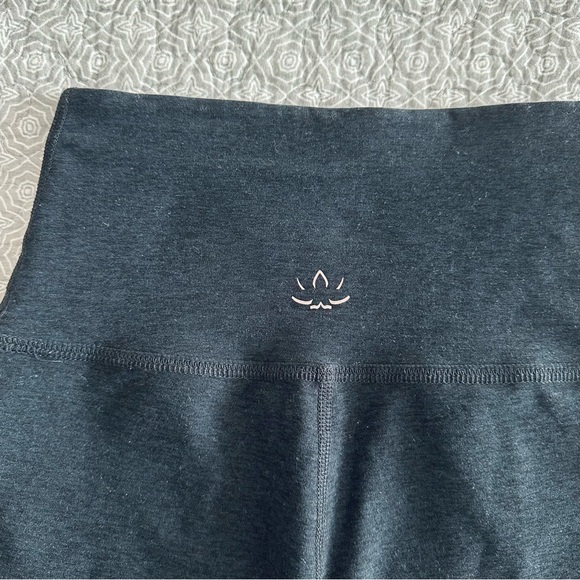 Beyond Yoga Spacedye High Waisted Biker Shorts Darkest Night Size S - Picture 6 of 11